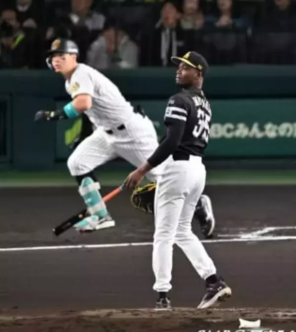 三たび「サトテル」…阪神主砲に3戦連続適時打許す ソフトバンク柳町達、慣れない甲子園で目測誤ったか【日本シリーズ】