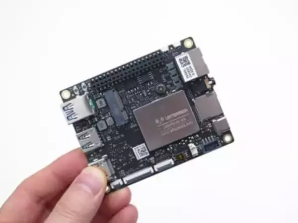 【Hothotレビュー】ラズパイで“Lチカ”もできるIntel N150超小型ボード、「LattePanda IOTA」を試す