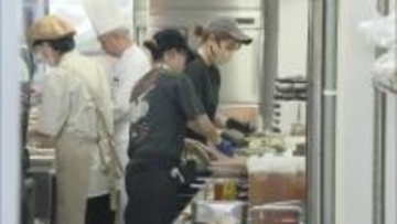 看板メニュー「ぺぺたま」母校で振る舞う パスタとピザの店「らるきい」