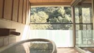 客室から紅葉ビュー 紅葉シーズン目前!奥道後のホテルで露天ぶろ付き特別客室がリニューアル【愛媛】