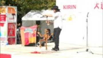 東京からの来場者も静岡市で開催中の「大道芸ワールドカップ」2日目もにぎわう=静岡市葵区