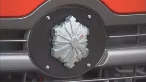 「車が燃えている」国道の交差点で普通貨物車が炎上……一部通行止めにし消火活動中 運転手は逃げ出して無事《新潟》