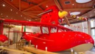 宮崎駿監督も出来栄えに喜ぶ…『紅の豚』主人公ポルコが乗った“飛行艇”がジブリパークのある公園で11/1から展示