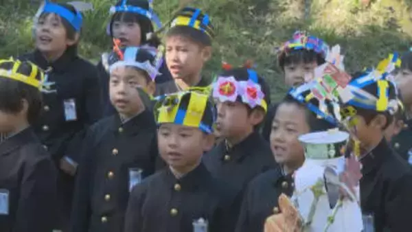 舞台は民俗文化財の野外劇場「楽桟敷」 児童が「ふるさと愛」を小学生が発表
