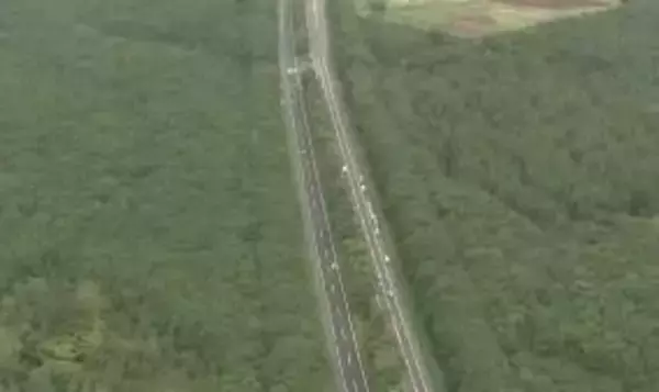 【続報・高速道近くの変死体】「高速道路から人みたいのが見える」80歳男性の遺体と判明_道路わきの金網フェンス構造物の間に"体が挟まれた状態"で発見<北海道千歳市・道央自動車道>