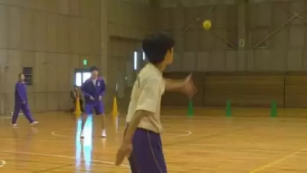 学校部活動の地域移行に向けた新事業 “ベースボール5” 中高生80人が体験 山梨