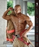 セミヌードが眩しい、沖縄消防士による筋肉美カレンダー