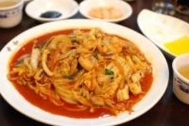 韓国・大邱の名物料理「ヤキウドン」は、中華料理屋で売られている
