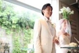ご祝儀3万円「明るいカツアゲ」から解放　会費制結婚式を選ぶメリットって？