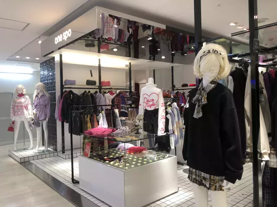 アパレル店員って憧れるけど 実際どうなの 109ショップ店員ひかぷぅ もかちゃんに聞いてみた ローリエプレス