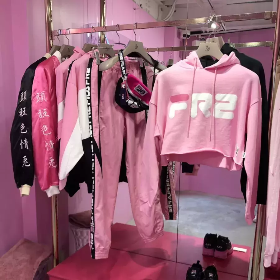 Fr2 Fila のコラボ が可愛いって噂 お店もfilaロゴでジャック中 ローリエプレス