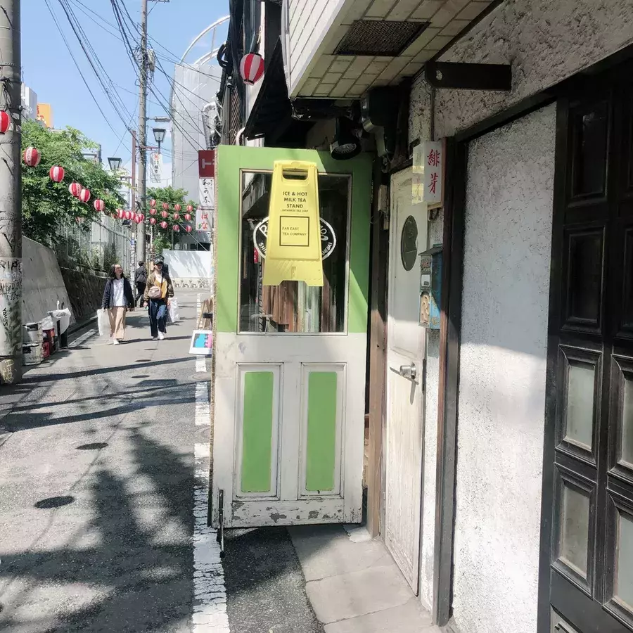 渋谷ののんべい横丁にできたミルクティースタンドがレトロ可愛い ローリエプレス