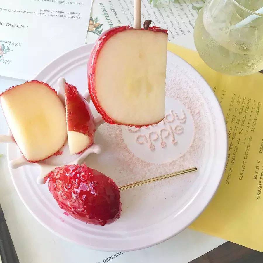 渋谷カフェで食べられる 日曜日だけの楽しみ ヒミツのりんご飴 ローリエプレス