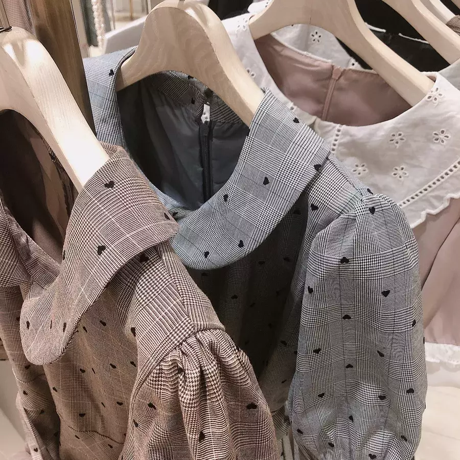 109売れ筋速報 Evelynのハートモチーフが大人気 オリジナリティにこだわったガーリー服が勢ぞろい ローリエプレス