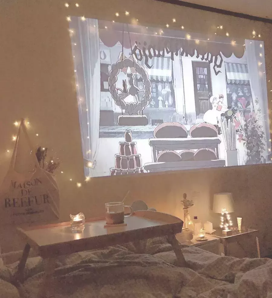 プロジェクターのある生活 でオシャレに夜更かし フェアリーライト使いが可愛いお部屋lookbook ローリエプレス
