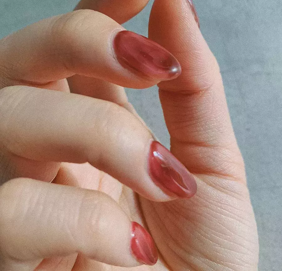 シンプルだけど周りと差がつく こだわりたっぷり個性派ワンカラーネイル7選 ローリエプレス シンプルだけど周りと差がつく こだわりたっぷり個性派ワンカラーネイル7選 ローリエプレス