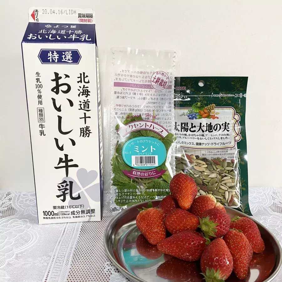 おうちカフェは簡単いちごドリンクから始めてみない シュワシュワ弾けるいちごスカッシュに練乳いちごデザートも ローリエプレス