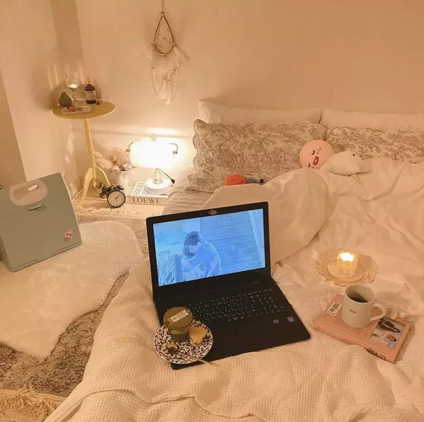 Fujicoの 塩系インテリア お部屋をエレガントに演出してくれる間接照明で理想のおしゃれ部屋 ローリエプレス