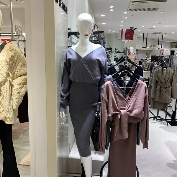 Lip Serviceの秋服で女っぽ クールさを両立 ローリエプレス