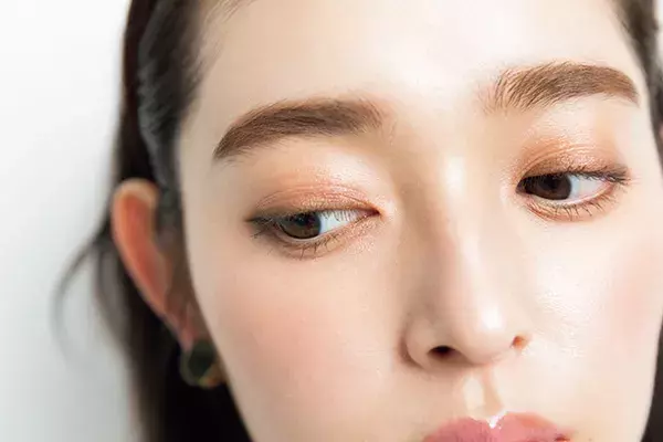 リップはポンポン塗りしない方がいいの ただ大人っぽいだけじゃなく洒落感もあるネオコンサバメイク ローリエプレス