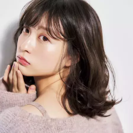 暗髪なのに透明感ダダ漏れなあの子の秘密は にあり ローリエプレス