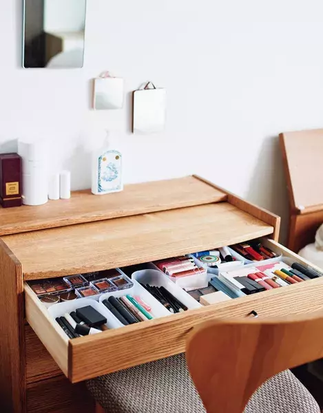 みんな コスメ収納どうしてる 隠す収納 アクリルケース統一 ミニマリスト 全部見せます ローリエプレス