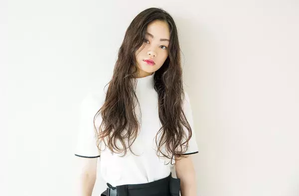 年夏 ロングのままで涼しげな印象を 一歩先行くロングヘア３０選 ローリエプレス