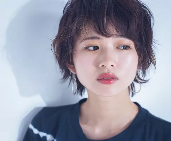 夏 暗髪ヘアが今年の夏も ウルフやショート ロング30選 ローリエプレス