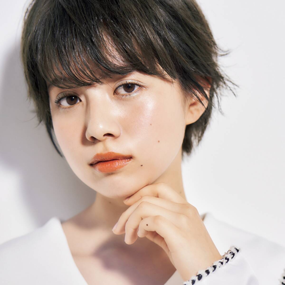 夏 暗髪ヘアが今年の夏も ウルフやショート ロング30選 ローリエプレス