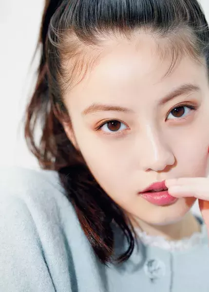 今田美桜 バブくて可憐なウブ毛がたまらない おでこのウブ毛は 歯ブラシを使って 美桜流ポニーテールの衝撃howto ローリエプレス