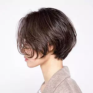 唇にかかる髪がやばい 男が見惚れる色っぽショートって ローリエプレス