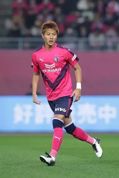 どれを着てみたい 今シーズンのイケてるユニフォームはコレ イケメンサッカー選手通信 ローリエプレス