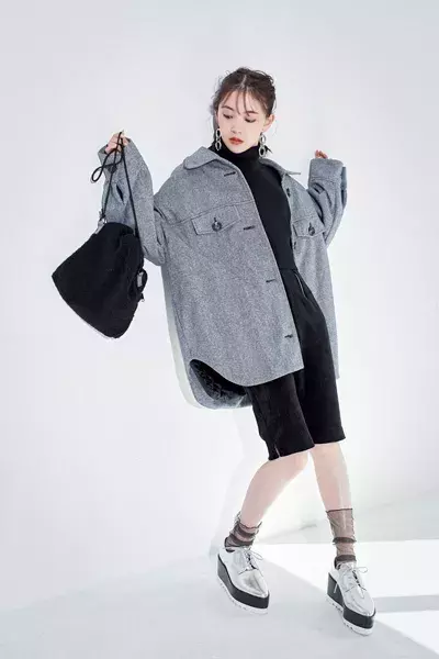 グレー 地味は嘘 どんな服にも合うグレーの底力お見せします 乃木坂46堀未央奈 ローリエプレス