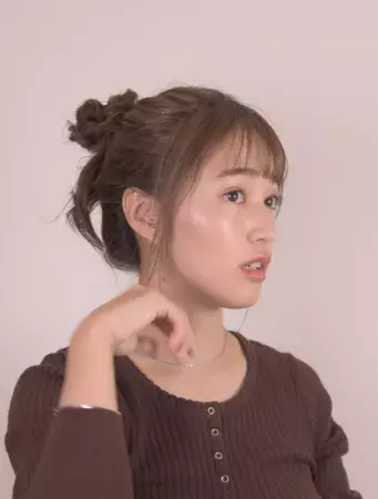 冬ヘアのお悩み解決 マフラーを巻いても崩れにくいお団子ヘアって ローリエプレス