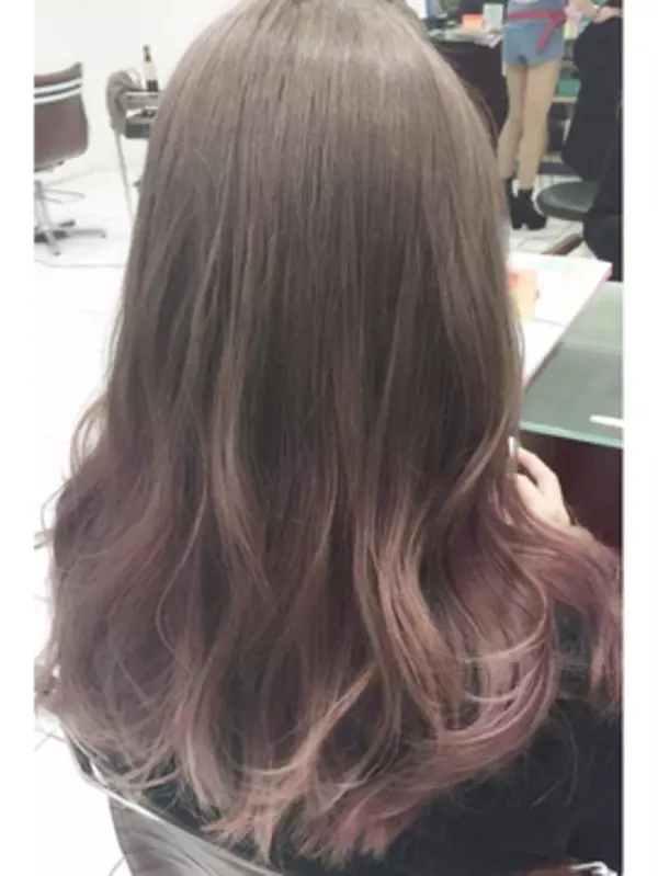 ピンクのグラデーションカラーです 毛先にかけて発色の良いピンクで