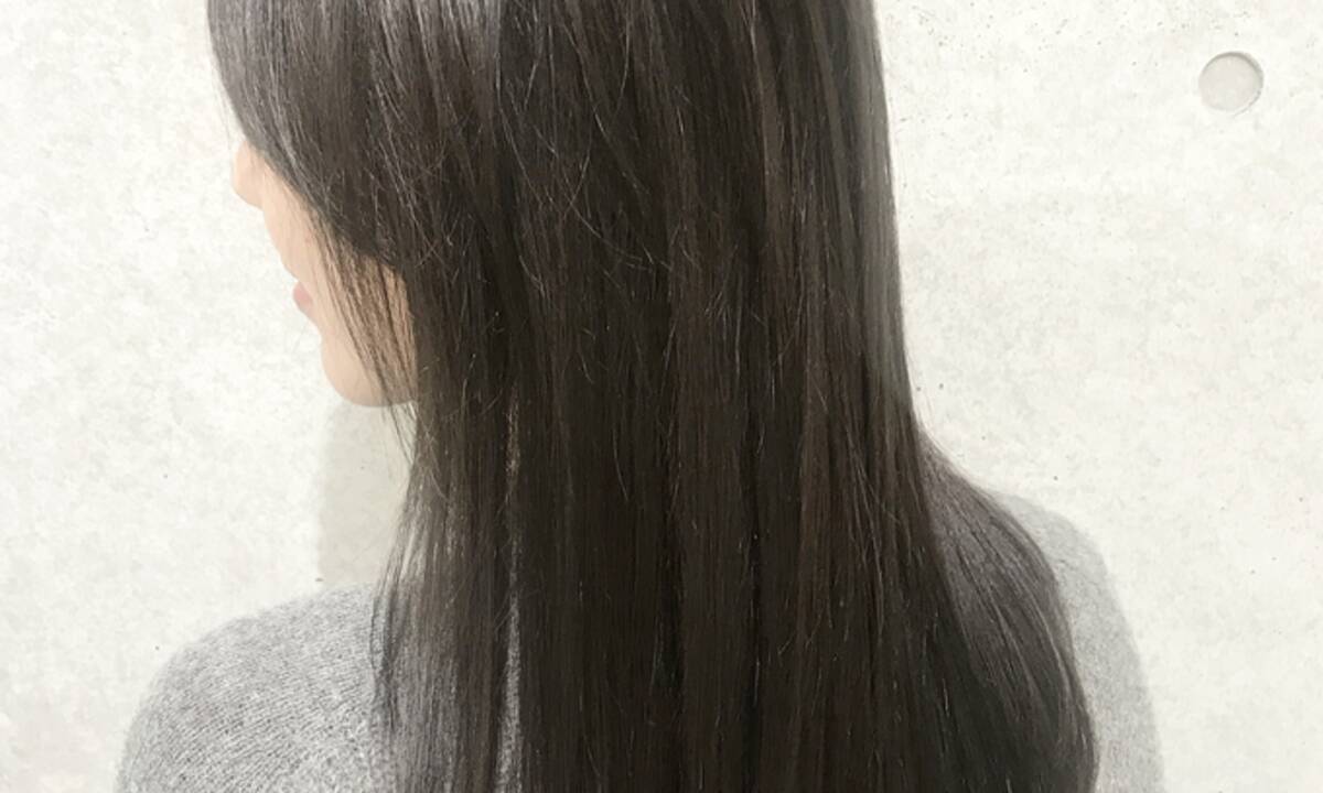 後ろ姿で勝負 綺麗なロングヘアで 女性らしさを出そう ローリエプレス