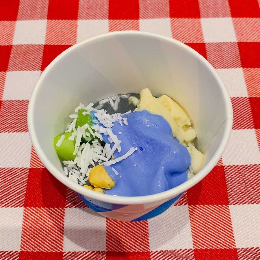 渋谷に真っ青なソフトクリームが登場！気になるそのお味は…？♡の11枚目の画像