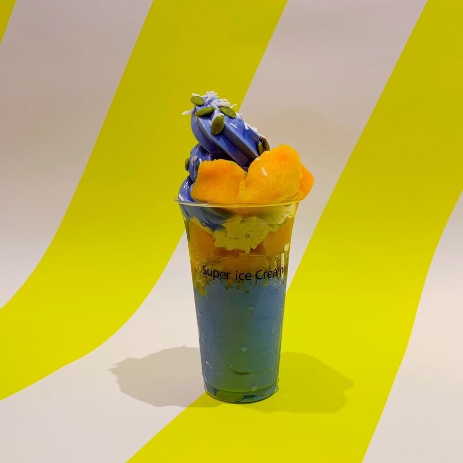 渋谷に真っ青なソフトクリームが登場！気になるそのお味は…？♡の9枚目の画像