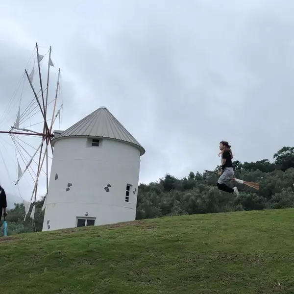 小豆島オリーブ公園 魔女の宅急便みたいな空中浮遊写真を撮る方法 ローリエプレス