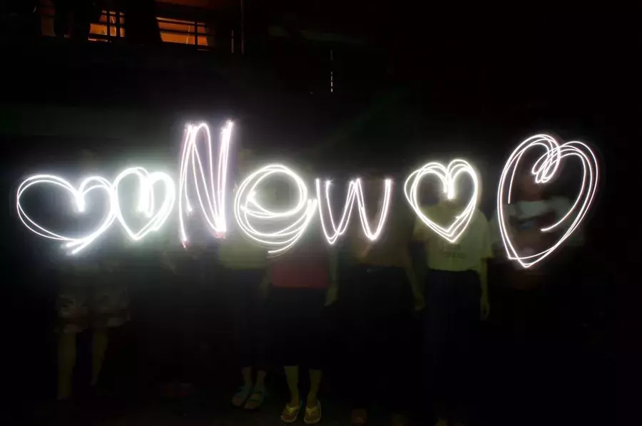 スマホで簡単 インスタで流行っている 花火文字 光文字 のやり方を徹底解説 Instant X ローリエプレス