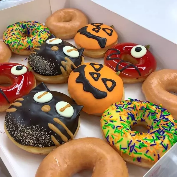 Krispy Kreme Doughnuts クリスピー クリーム ドーナツ からハロウィン限定ドーナツが登場 人気のドーナツがカラフルなモンスターに変身 ローリエプレス