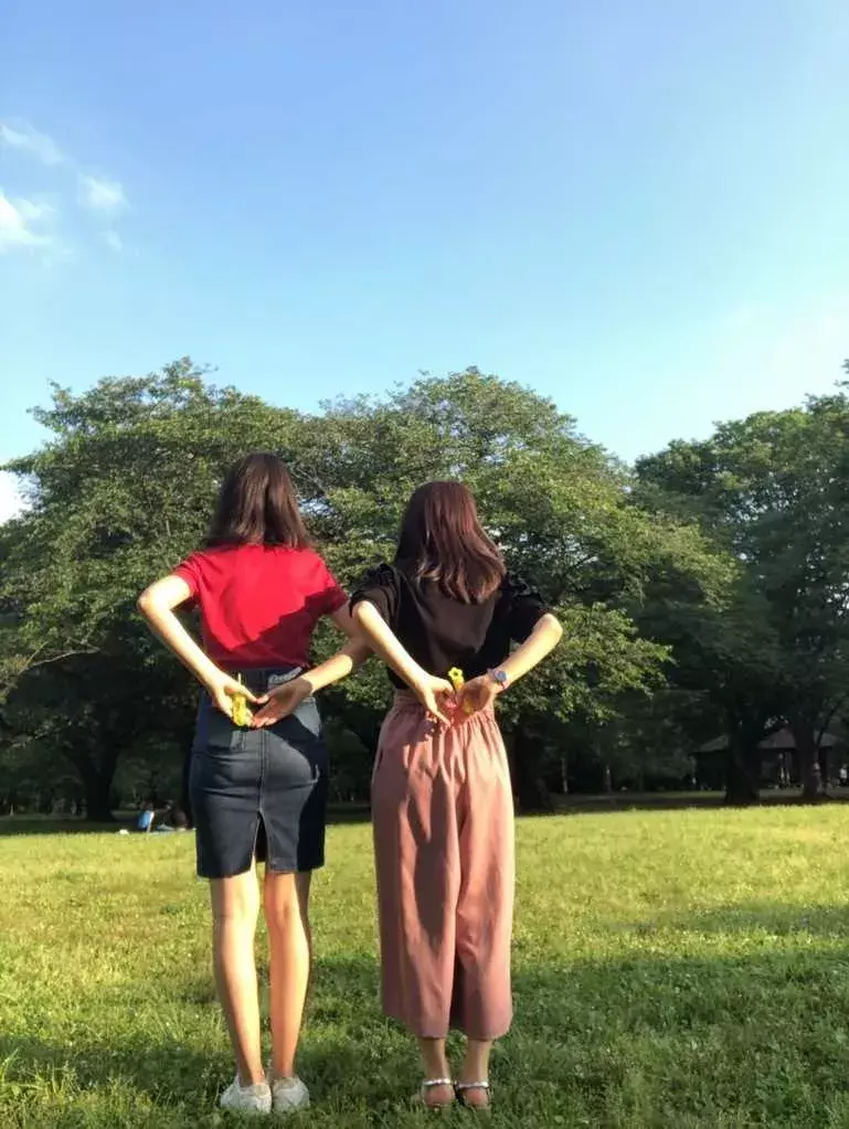 ハートポーズ特集 K Popアイドルがよく使う話題のハートから 2人で作るハートまで紹介 韓国でも話題 ローリエプレス ハートポーズ特集 K Popアイドルがよく使う話題のハートから 2人で作るハートまで紹介 韓国でも話題 ローリエプレス