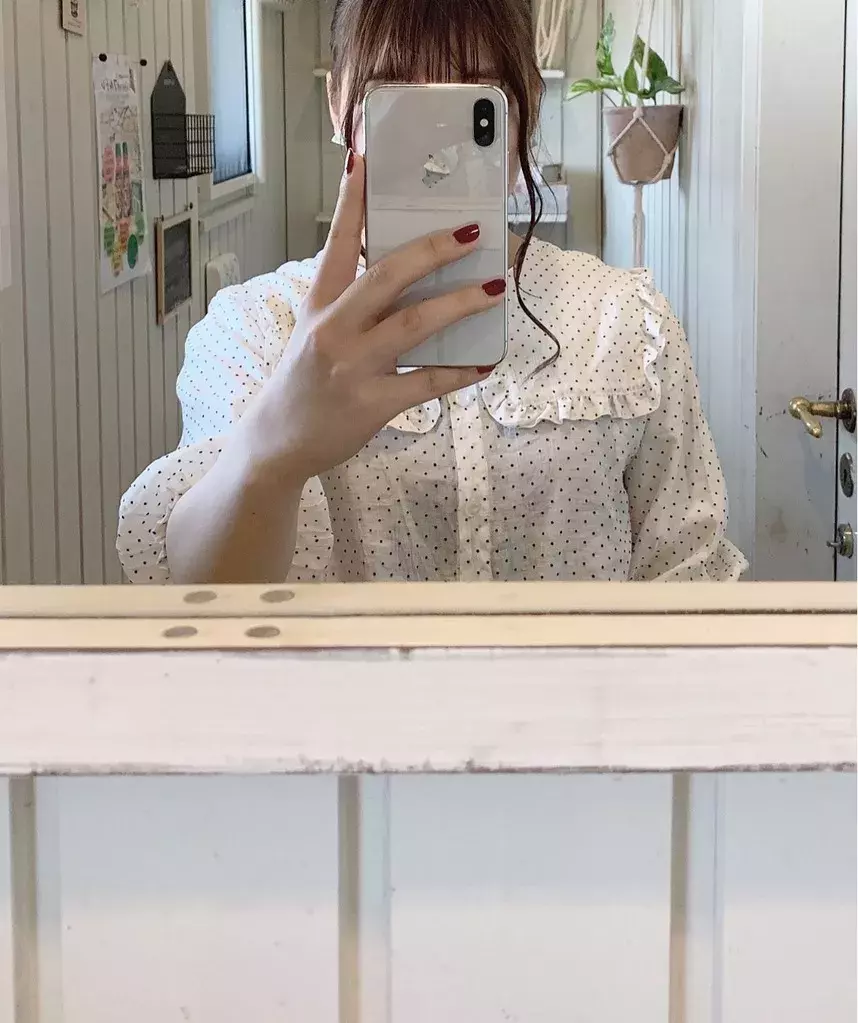 Liliaがいつもやってる 鏡を使っておしゃれに自撮りする方法 ローリエプレス Liliaがいつもやってる 鏡を使っておしゃれに自撮りする方法 ローリエプレス