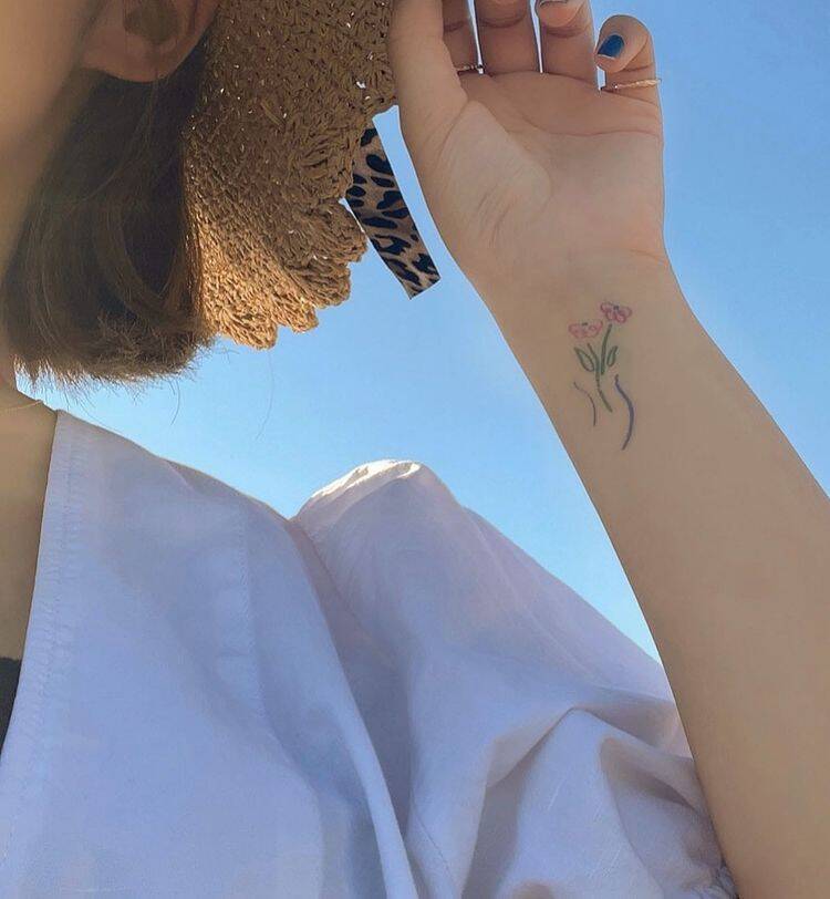 ワンポイントがかわいい コーデが華やぐ タトゥーシール でワンランク上のおしゃれさんに ローリエプレス