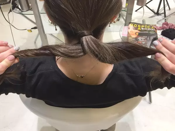 ねじねじ ポニテでふわもこ ワンアクセントで大変身のこなれヘアアレンジ ローリエプレス