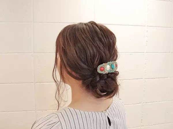 大きめバレッタがポイント こなれ風ゆるアップアレンジのやり方 ローリエプレス