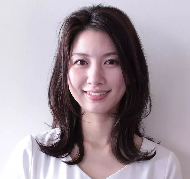 ミディアム 30代 40代大人の髪型 軽やかミディアム ふんわり感とくびれのベストバランス ローリエプレス