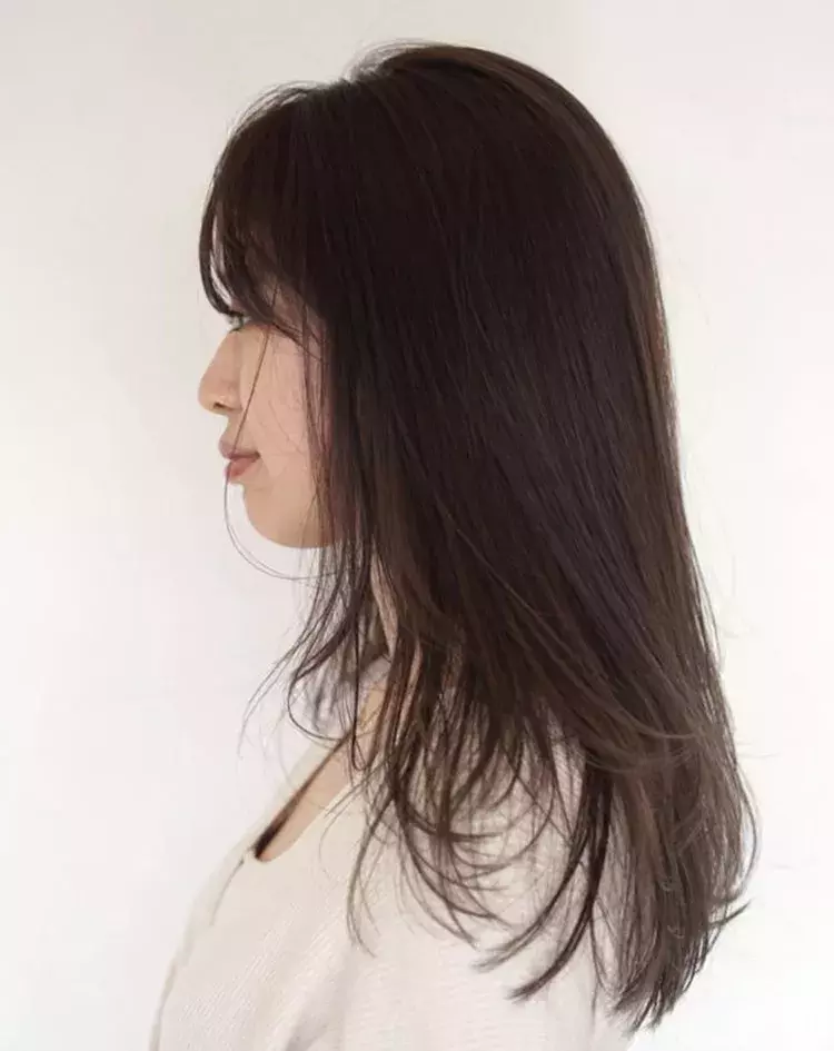 ロング 30代 40代大人の髪型 梅雨対策のストレートパーマヘア 色香漂う華やかツヤロング ローリエプレス