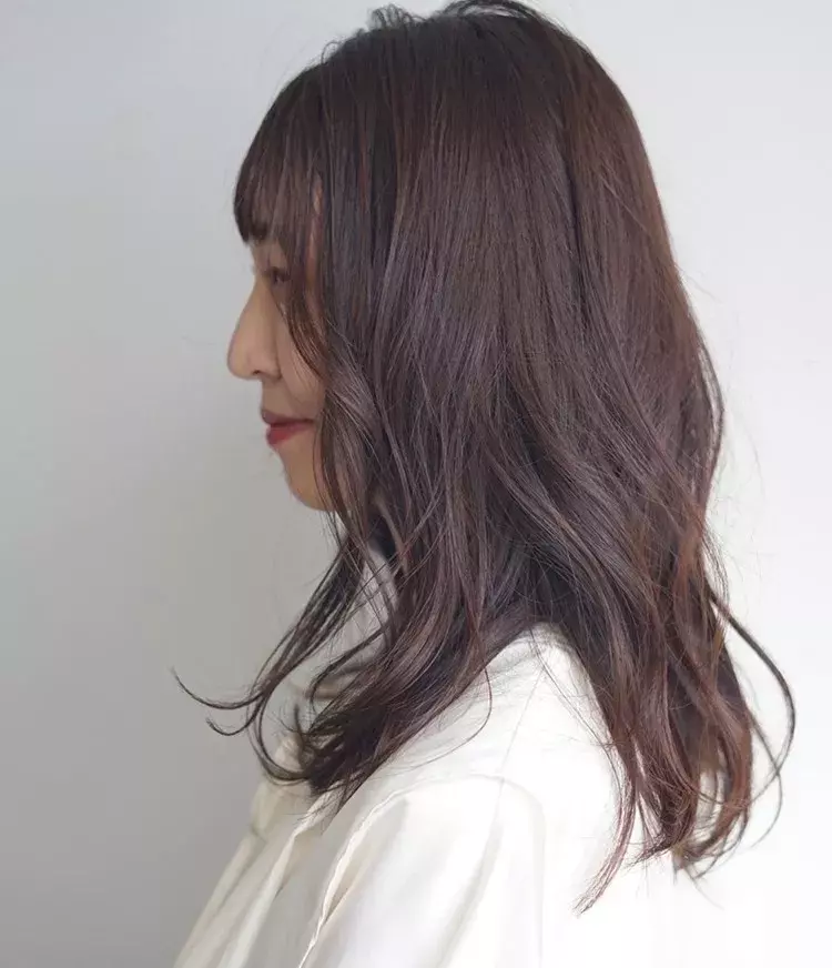 30代 40代大人の髪型 ミディアム ロングの最旬パーマヘアまとめ18選 ローリエプレス 30代 40代大人の髪型 ミディアム ロングの最旬パーマヘアまとめ18選 ローリエプレス