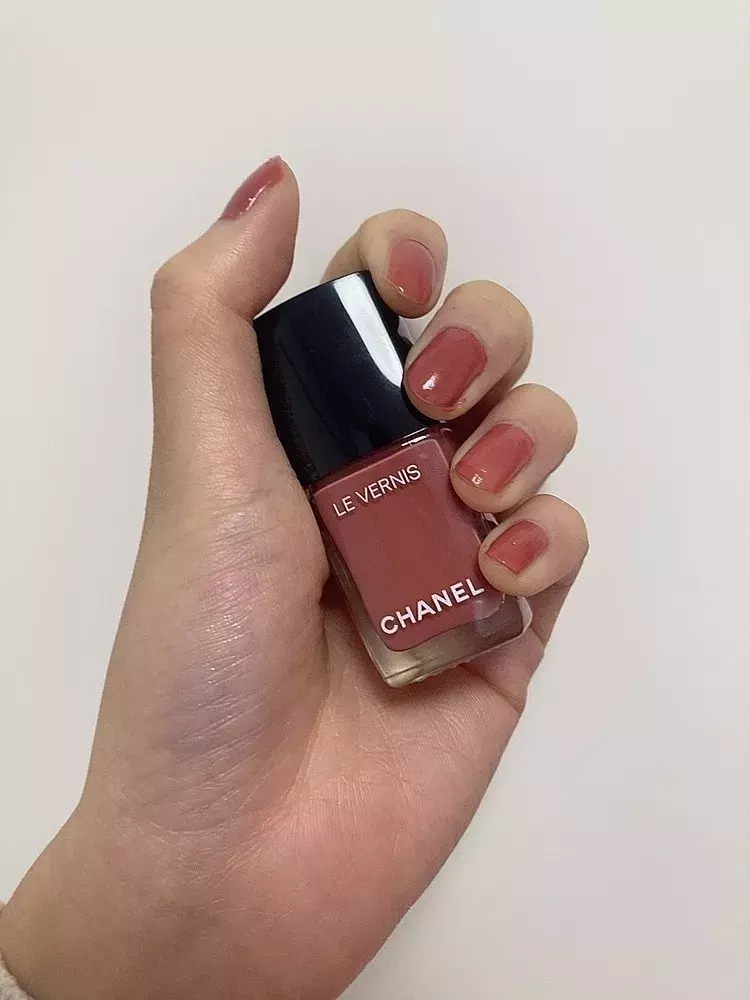 Chanel 定番カラーリップ 限定色ネイル ローリエプレス